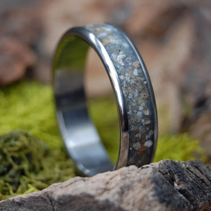 Pacific Grove | Men's California Beach Sand & Titanium Wedding Ring