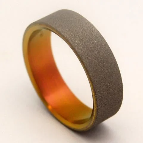 Pris | Men's Anodized Titanium Wedding Ring