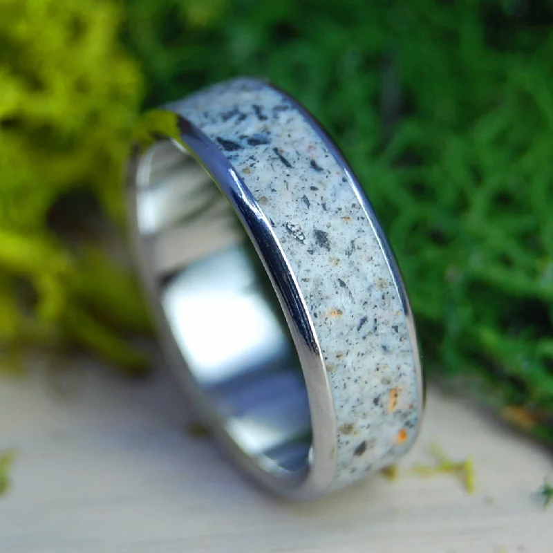 SUNSET CLIFFS | Sea Shells, Rocks, Beach Sand - Titanium Wedding Ring