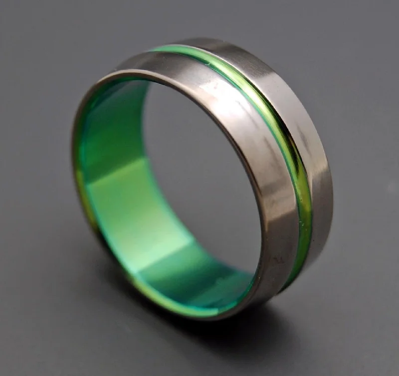 Green Signature | Men's Titanium Wedding Ring