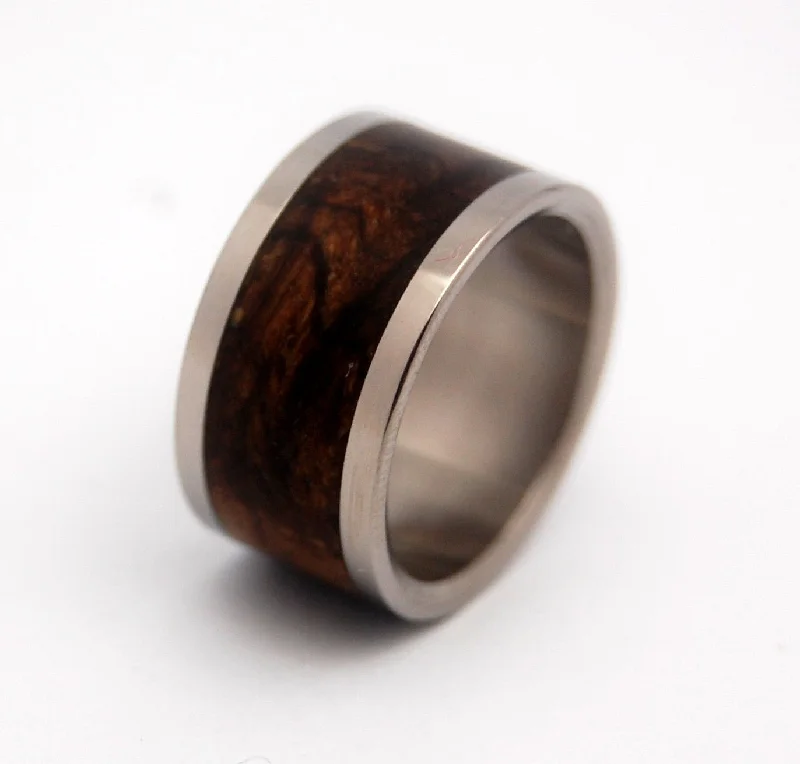 Owl | Men's Wood & Titanium Wedding Ring